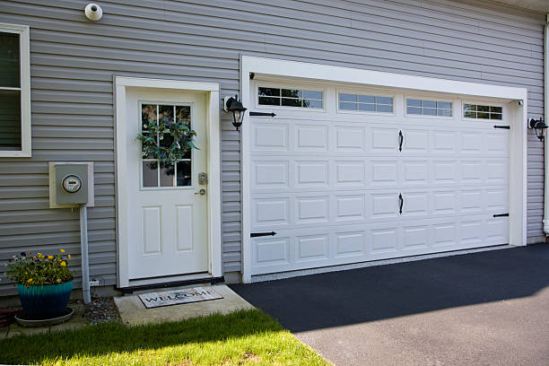 24/7 Emergency Garage Door Panel Replacement experts in South Coventry, CT